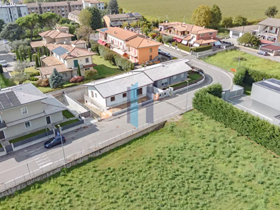 Immagine 4 di Villa in vendita  a Travagliato