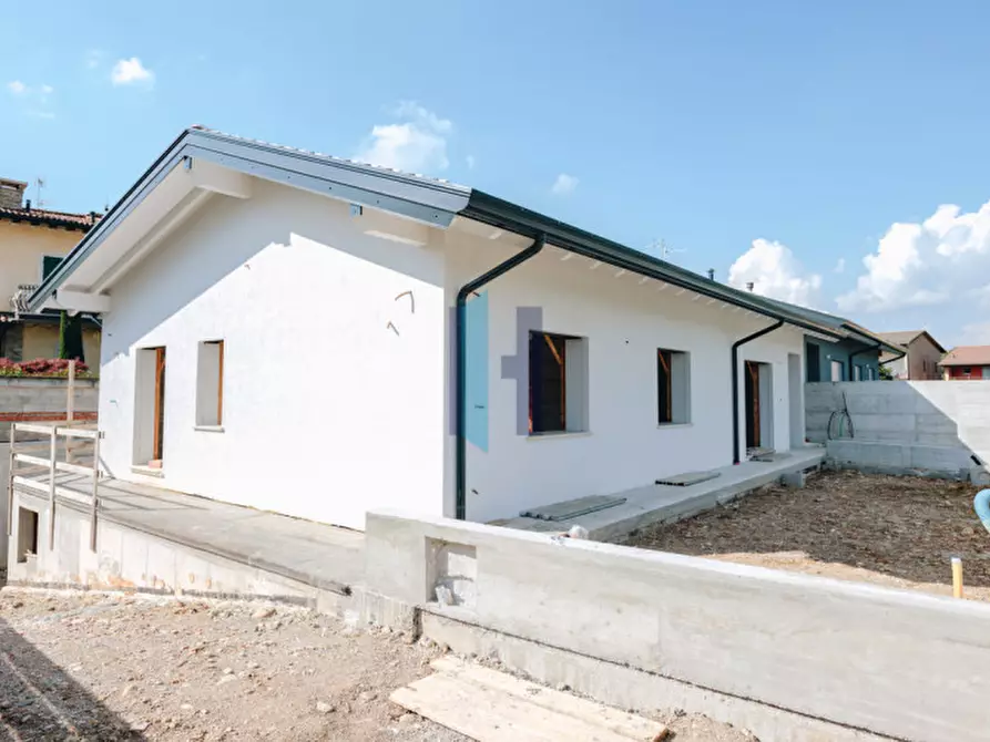 Immagine 5 di Villa in vendita  a Travagliato