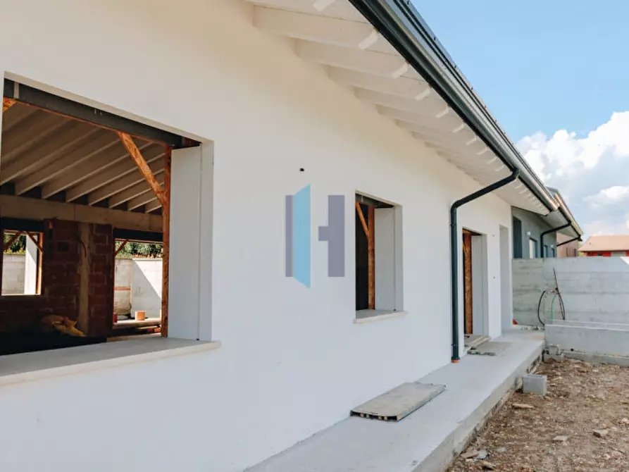 Immagine 8 di Villa in vendita  a Travagliato
