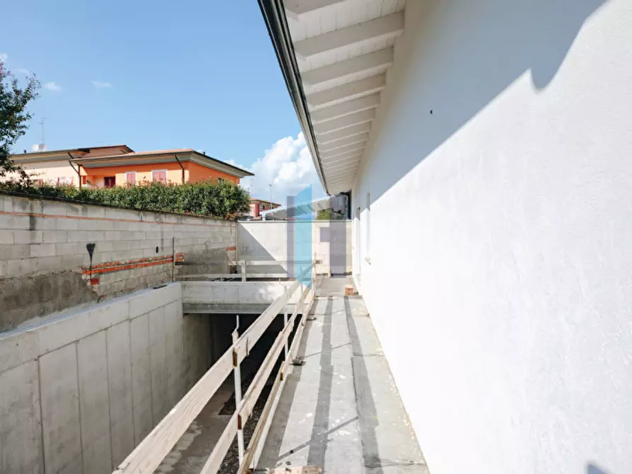 Immagine 17 di Villa in vendita  a Travagliato