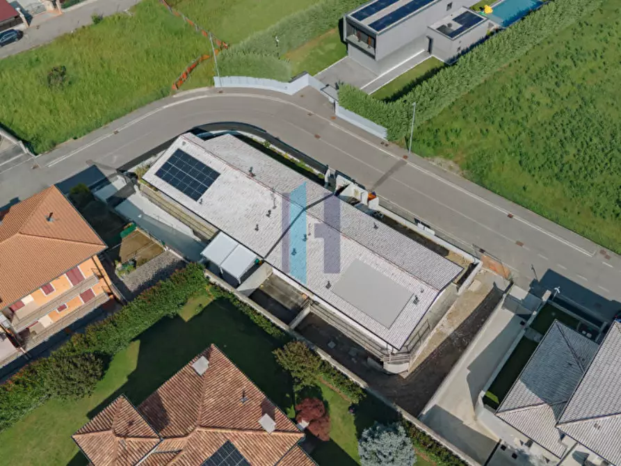 Immagine 23 di Villa in vendita  a Travagliato