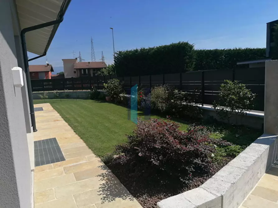 Immagine 33 di Villa in vendita  a Travagliato