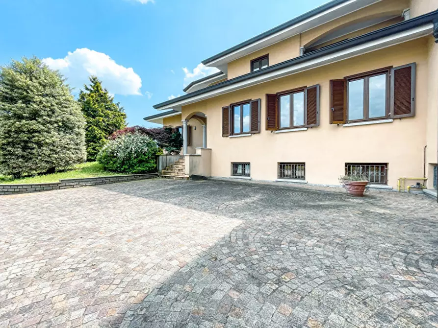 Immagine 1 di Villa in vendita  in via verdi 10 a Gozzano