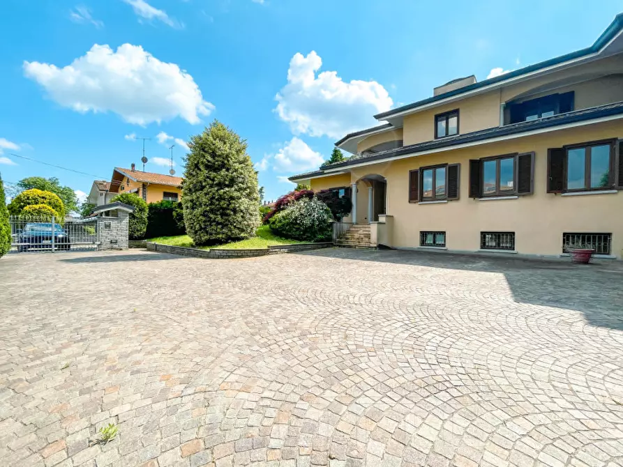 Immagine 2 di Villa in vendita  in via verdi 10 a Gozzano