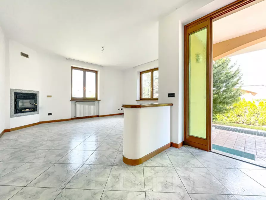 Immagine 3 di Villa in vendita  in via verdi 10 a Gozzano