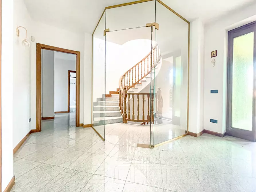 Immagine 4 di Villa in vendita  in via verdi 10 a Gozzano