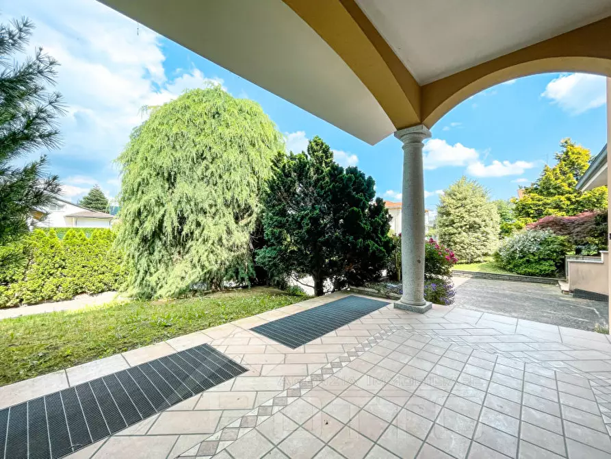 Immagine 5 di Villa in vendita  in via verdi 10 a Gozzano