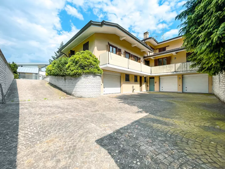 Immagine 42 di Villa in vendita  in via verdi 10 a Gozzano