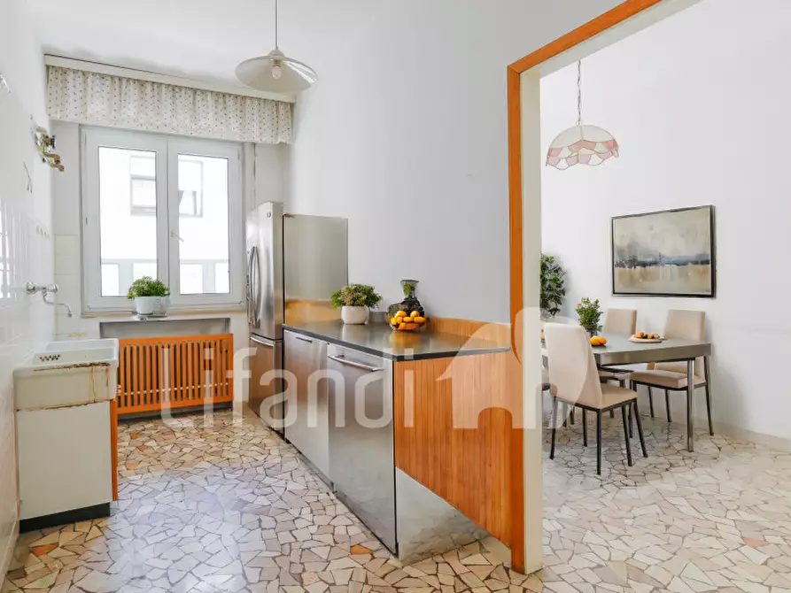 Immagine 2 di Appartamento in vendita  in via carducci a Bolzano