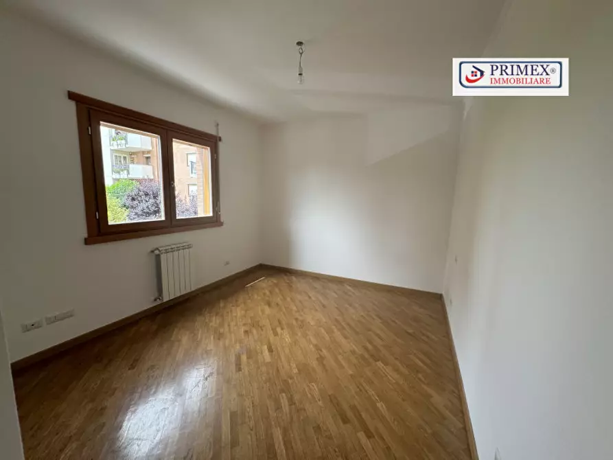 Immagine 13 di Appartamento in vendita  a Roma