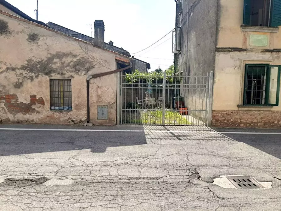Immagine 19 di Casa indipendente in vendita  a Valeggio Sul Mincio