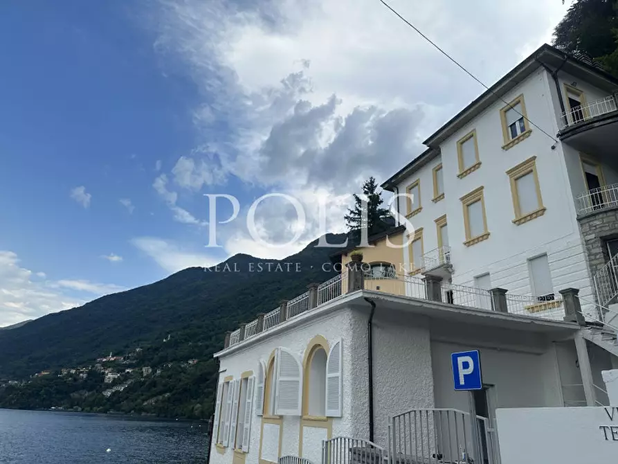 Immagine 1 di Villa in vendita  in Piazza Cesare Scotti 2 a Faggeto Lario