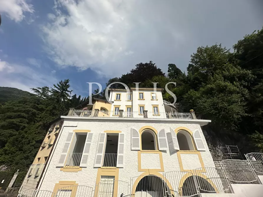 Immagine 3 di Villa in vendita  in Piazza Cesare Scotti 2 a Faggeto Lario