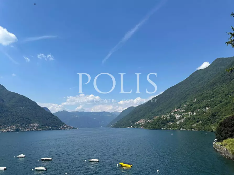 Immagine 9 di Villa in vendita  in Piazza Cesare Scotti 2 a Faggeto Lario