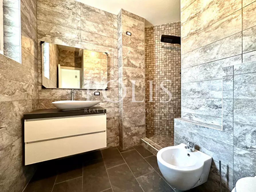 Immagine 16 di Villa in vendita  in Piazza Cesare Scotti 2 a Faggeto Lario