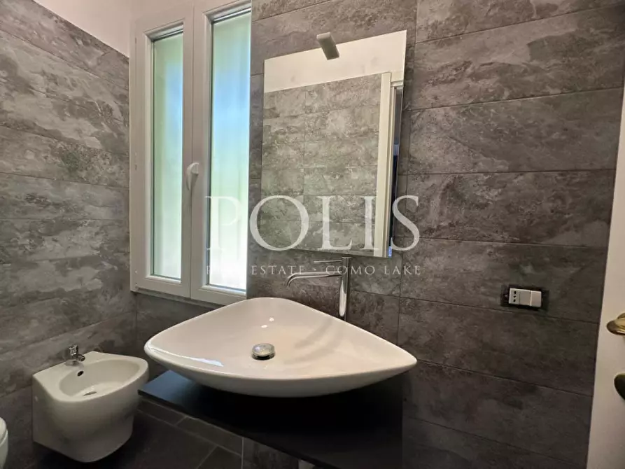 Immagine 17 di Villa in vendita  in Piazza Cesare Scotti 2 a Faggeto Lario