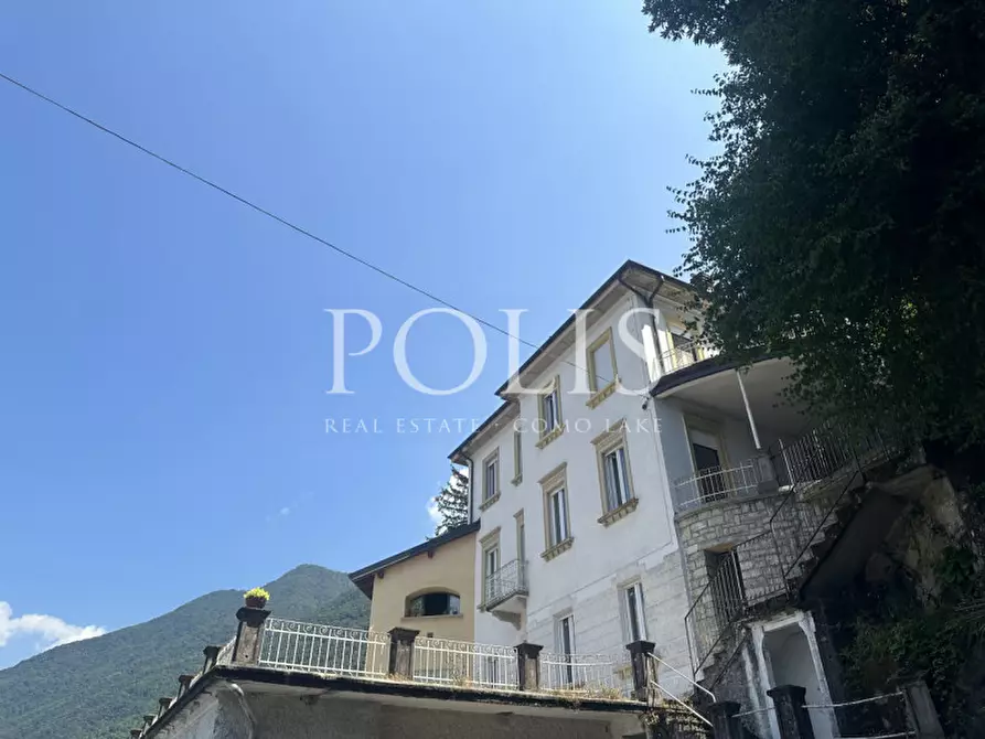 Immagine 23 di Villa in vendita  in Piazza Cesare Scotti 2 a Faggeto Lario
