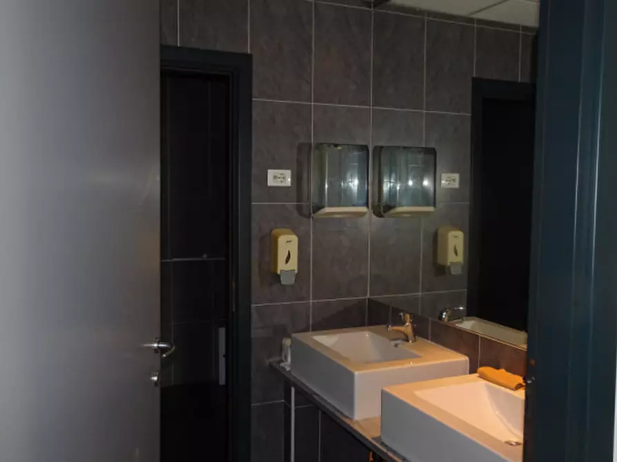 Immagine 20 di Ufficio in affitto  in via Messedaglia a Verona