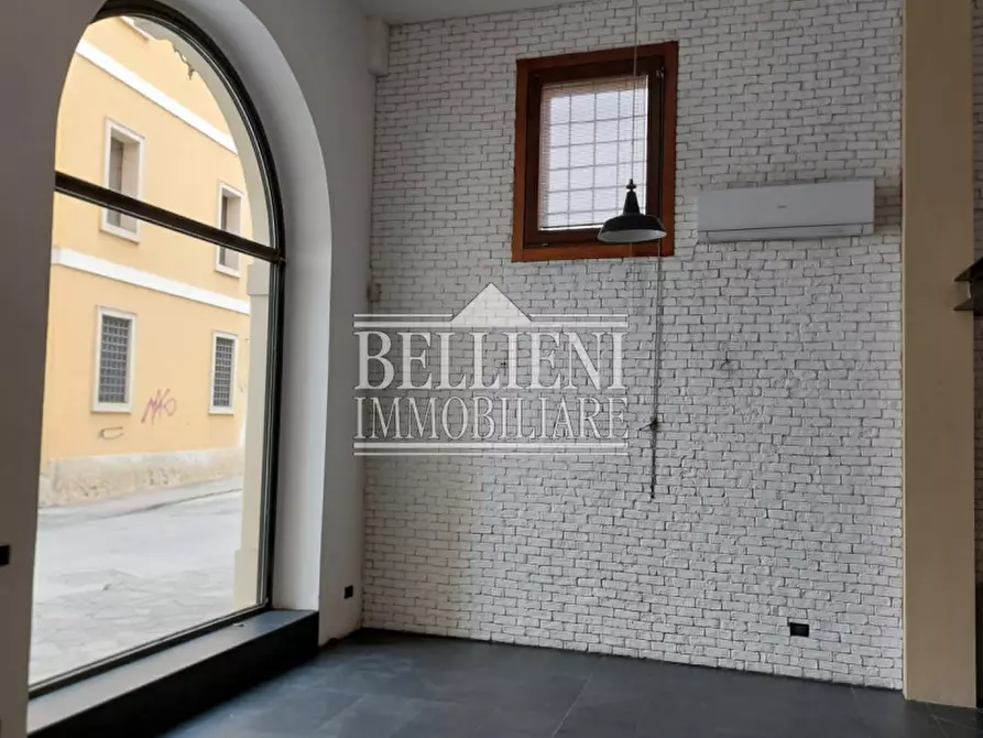 Immagine 3 di Negozio in vendita  in piazza castello a Vicenza