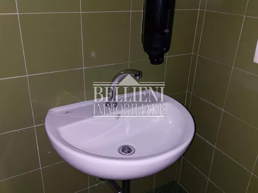 Immagine 8 di Negozio in vendita  in piazza castello a Vicenza