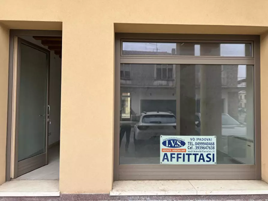 Immagine 1 di Negozio in affitto  in PIAZZA LIBERAZIONE N. 180 a Vo