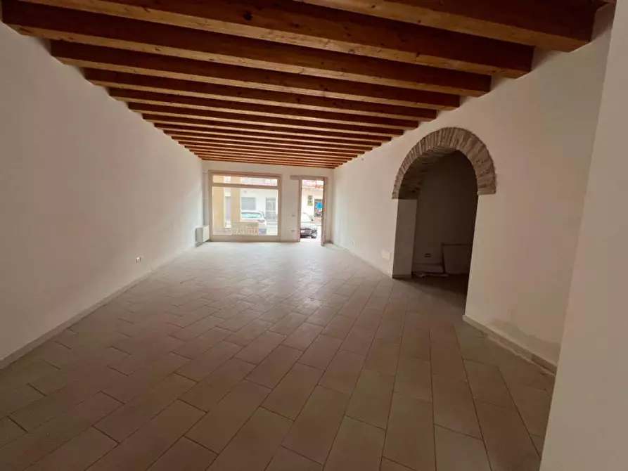 Immagine 3 di Negozio in affitto  in PIAZZA LIBERAZIONE N. 180 a Vo