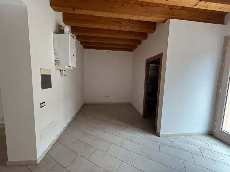 Immagine 4 di Negozio in affitto  in PIAZZA LIBERAZIONE N. 180 a Vo