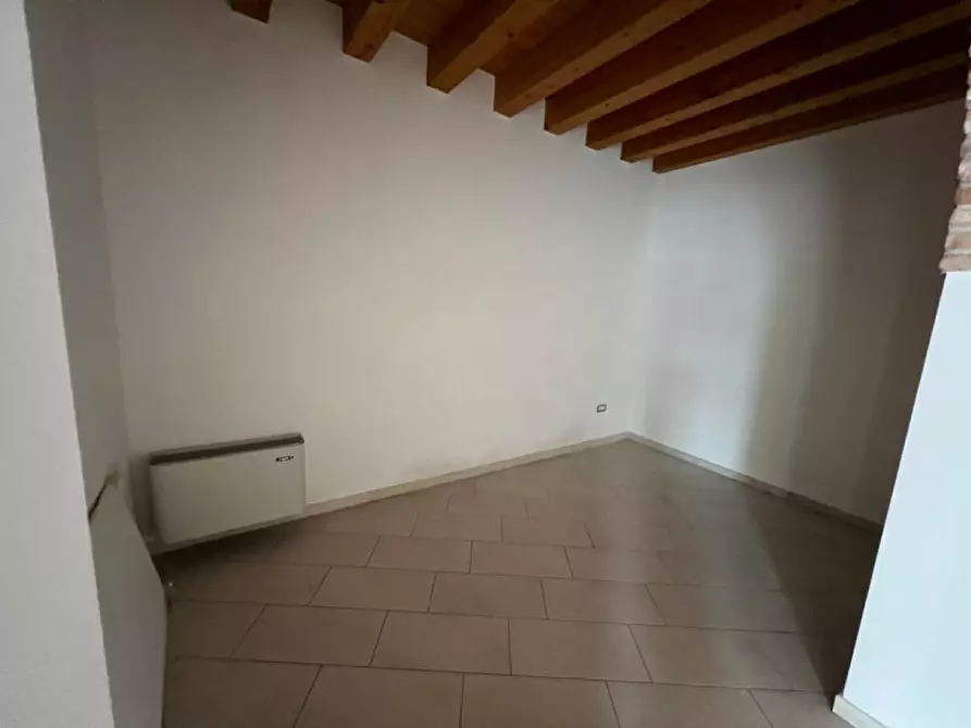 Immagine 7 di Negozio in affitto  in PIAZZA LIBERAZIONE N. 180 a Vo