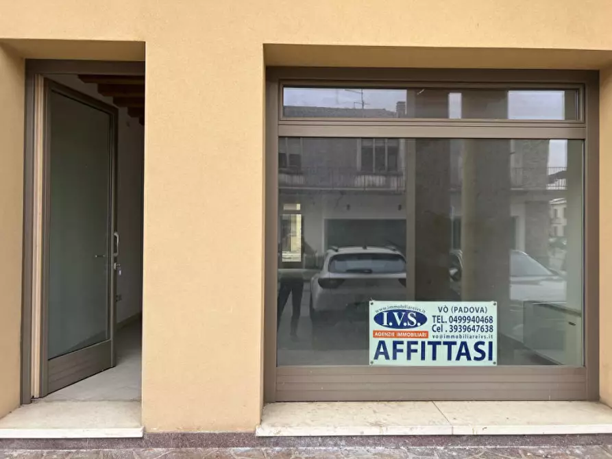 Immagine 10 di Negozio in affitto  in PIAZZA LIBERAZIONE N. 180 a Vo