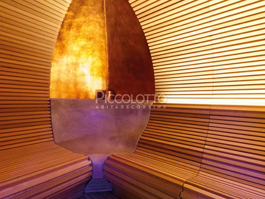 Immagine 9 di Appartamento in vendita  in località Ronco a Cortina D'ampezzo