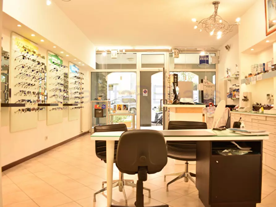 Immagine 8 di Negozio in vendita  in Via Resia a Bolzano