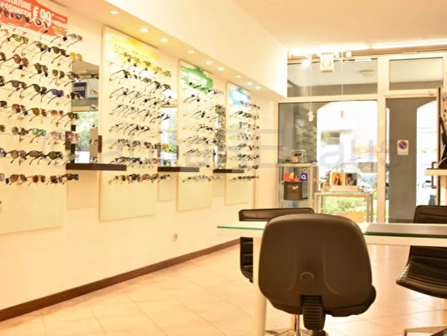 Immagine 9 di Negozio in vendita  in Via Resia a Bolzano