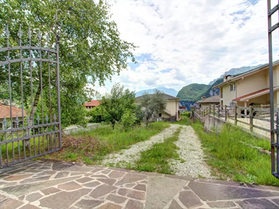 Immagine 3 di Villa in vendita  in Località Lavim 39 a Tenno