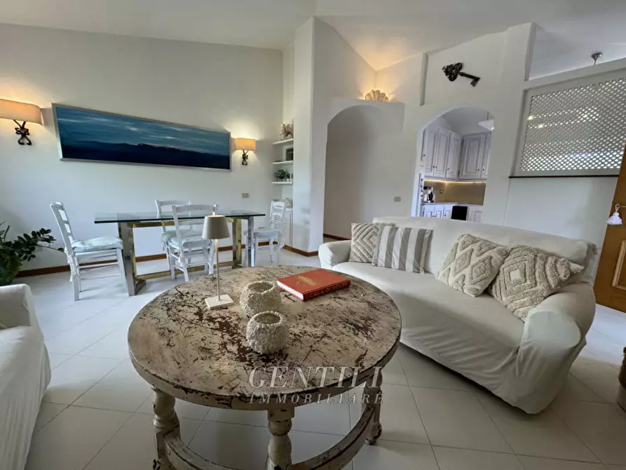 Immagine 2 di Villa in vendita  a Arzachena