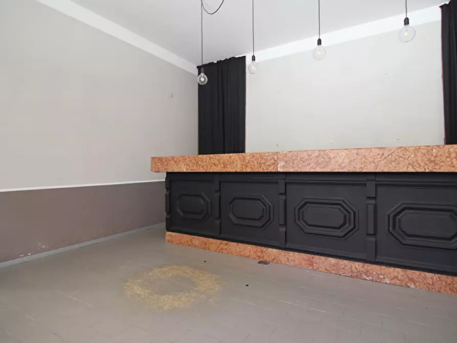 Immagine 18 di Negozio in vendita  in Via Tezze a Sommacampagna