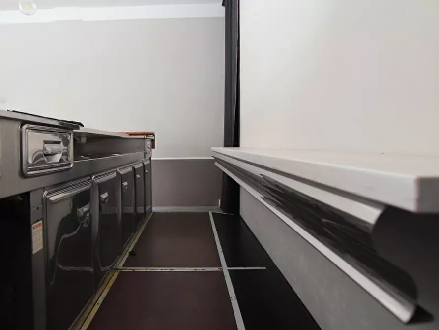 Immagine 20 di Negozio in vendita  in Via Tezze a Sommacampagna