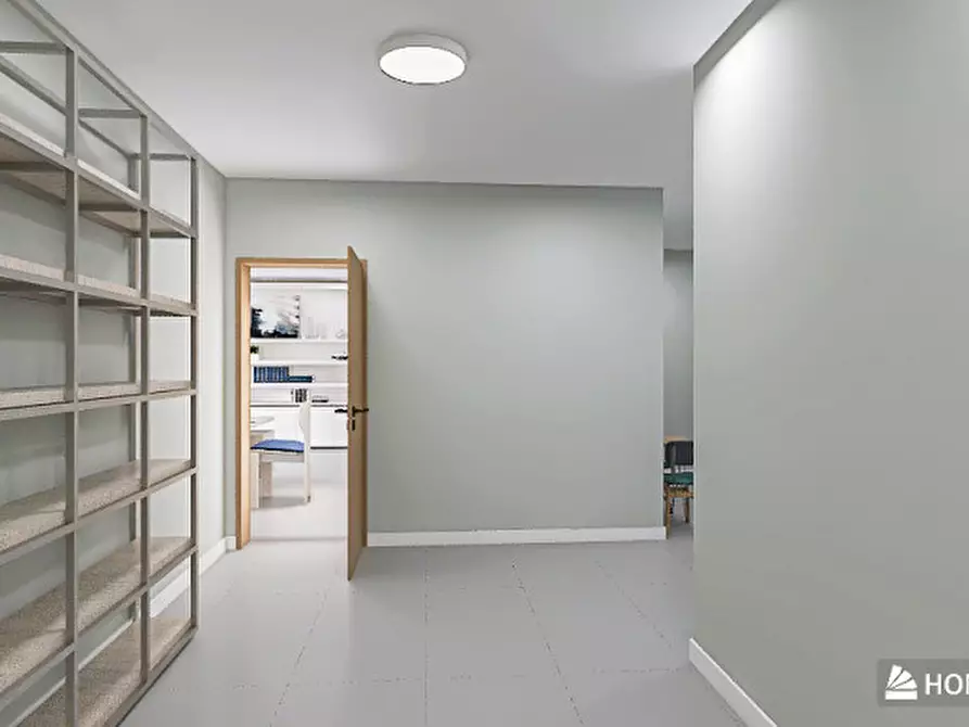 Immagine 39 di Negozio in vendita  in Via Tezze a Sommacampagna