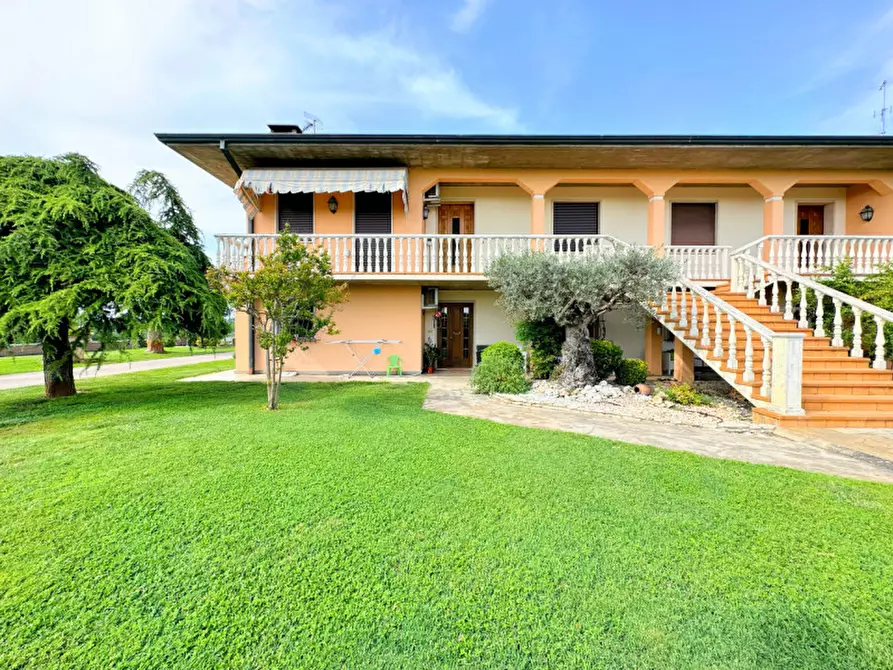 Immagine 1 di Casa bifamiliare in vendita  a Borgo Veneto