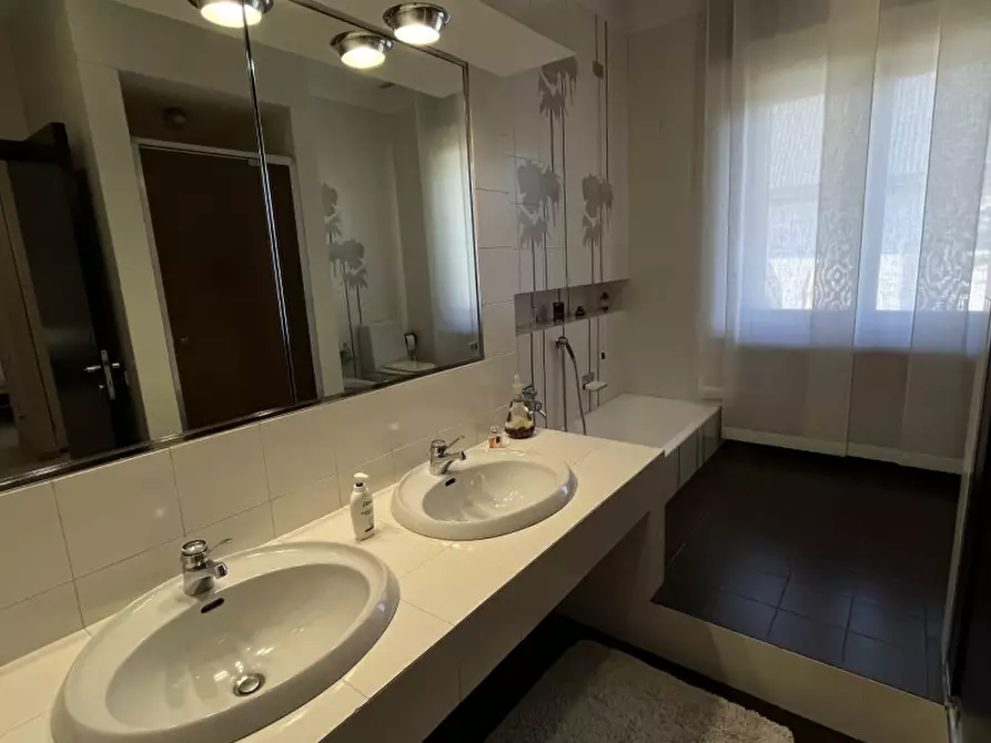 Immagine 39 di Villa in vendita  in Via Mantegna a Trezzano Sul Naviglio