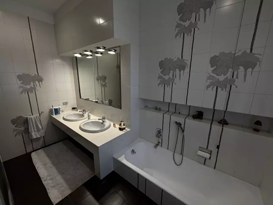 Immagine 42 di Villa in vendita  in Via Mantegna a Trezzano Sul Naviglio