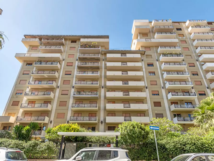 Immagine 1 di Appartamento in vendita  in Via Scobar  3 a Palermo