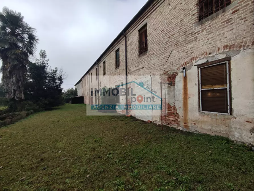 Immagine 1 di Palazzo in vendita  in Via Milano a Selvazzano Dentro