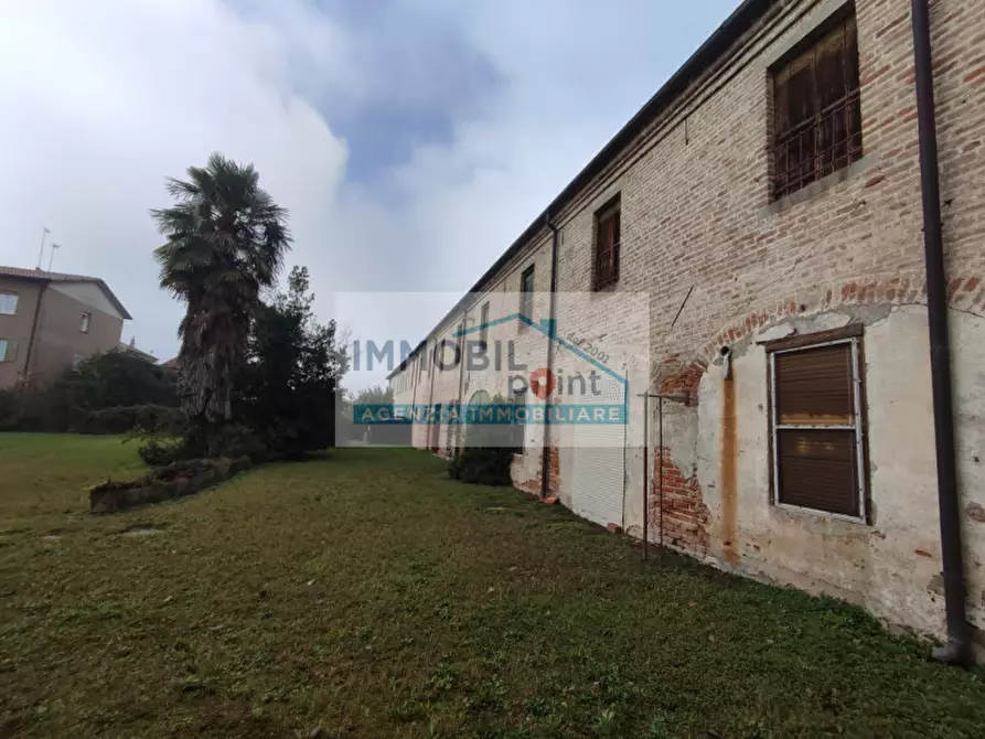 Immagine 7 di Palazzo in vendita  in Via Milano a Selvazzano Dentro