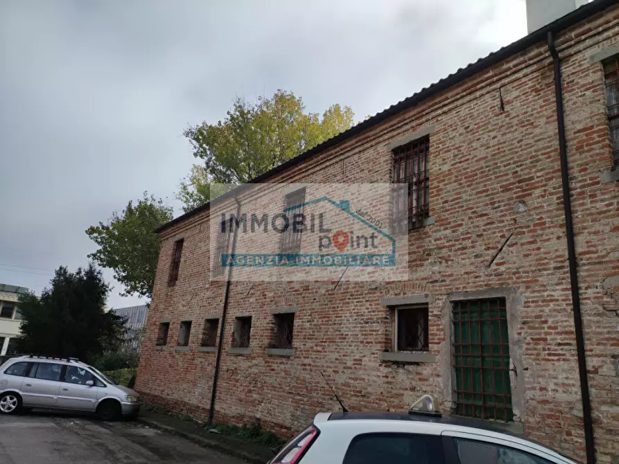 Immagine 14 di Palazzo in vendita  in Via Milano a Selvazzano Dentro