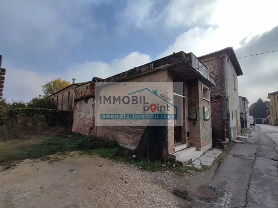 Immagine 15 di Palazzo in vendita  in Via Milano a Selvazzano Dentro