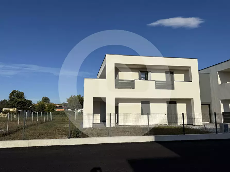 Immagine 2 di Casa trifamiliare in vendita  a Santa Giustina In Colle