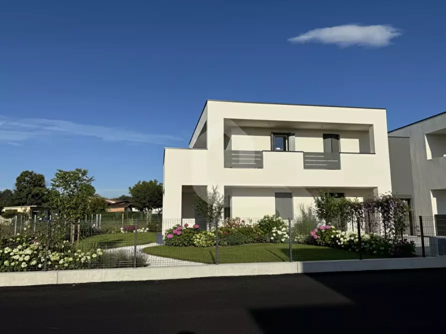 Immagine 3 di Casa trifamiliare in vendita  a Santa Giustina In Colle