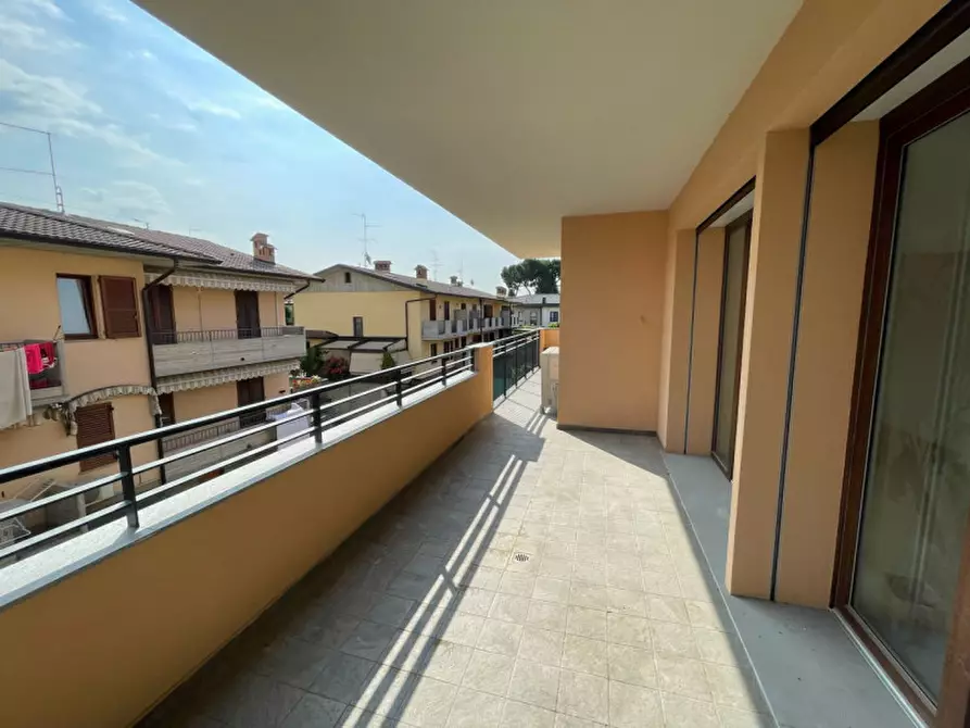 Immagine 3 di Appartamento in vendita  in Via Papa Giovanni XXIII 1 a Stezzano