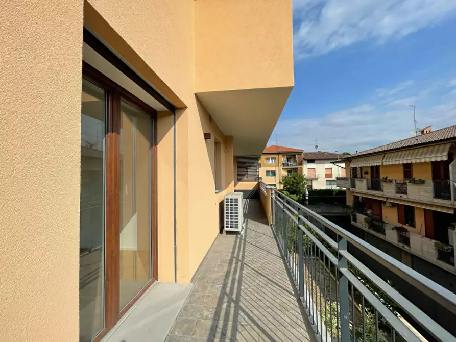 Immagine 15 di Appartamento in vendita  in Via Papa Giovanni XXIII 1 a Stezzano