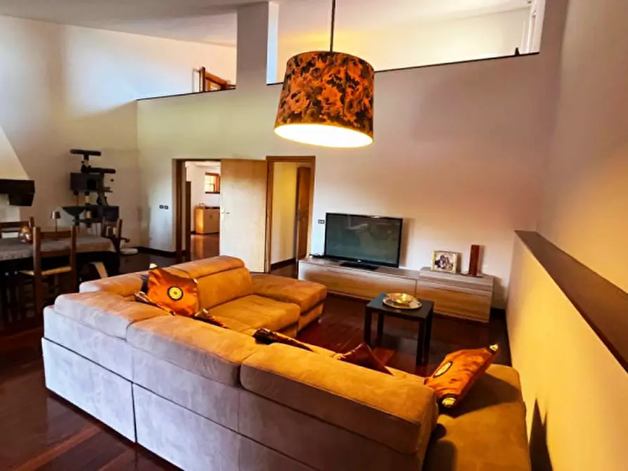 Immagine 4 di Villa in vendita  in via Montegallo a Osimo